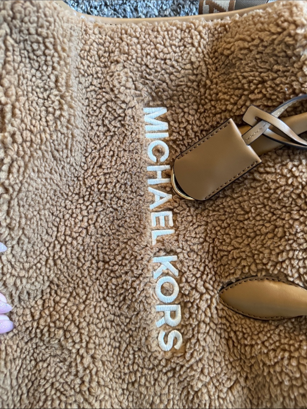 MICHAEL KORS Tan Shearling Tote with Logo Strap - Picture 4 of 8